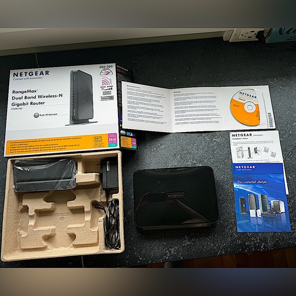 NETGEAR RangeMax Dual Band Wireless-N Gigabit Router - Picture 11 of 11